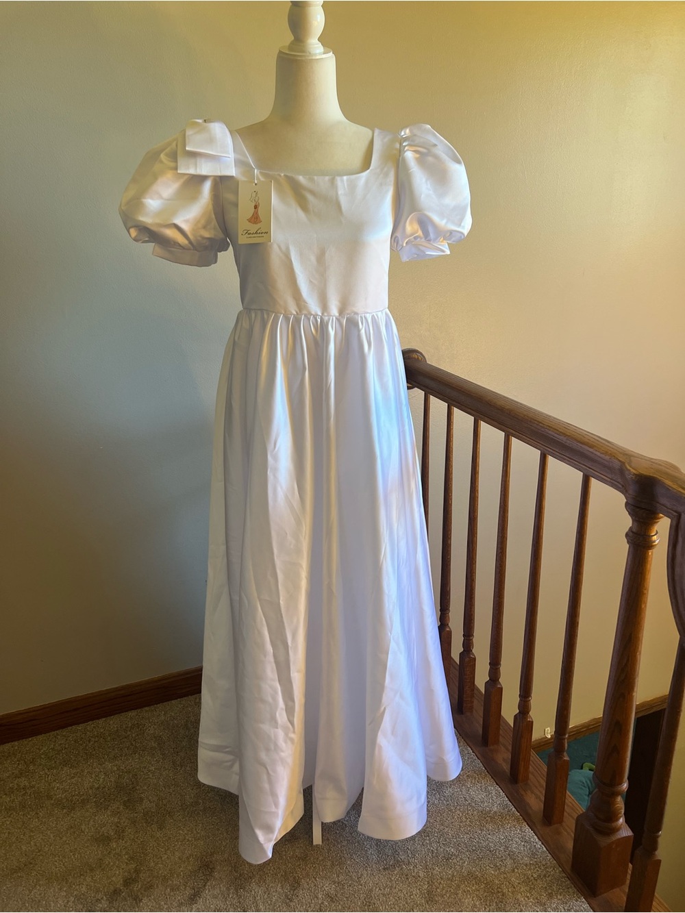 NWT Wedding Bridal White Puff-Sleeve satin fabric and layers
